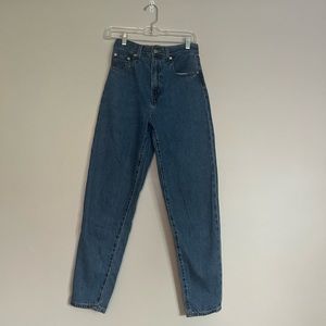 Medium wash Levi’s size 24